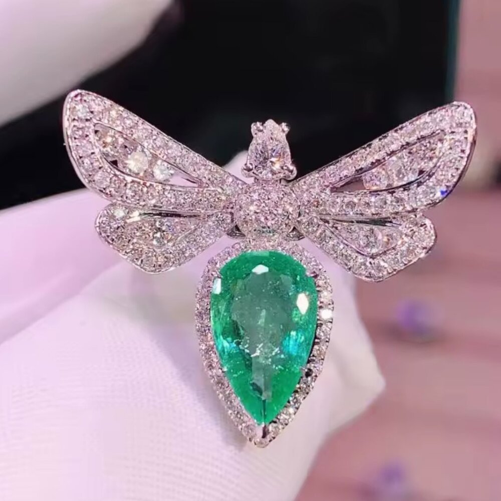 Elegant Silver and Green Dragonfly Ring with illuminating tail in the dark